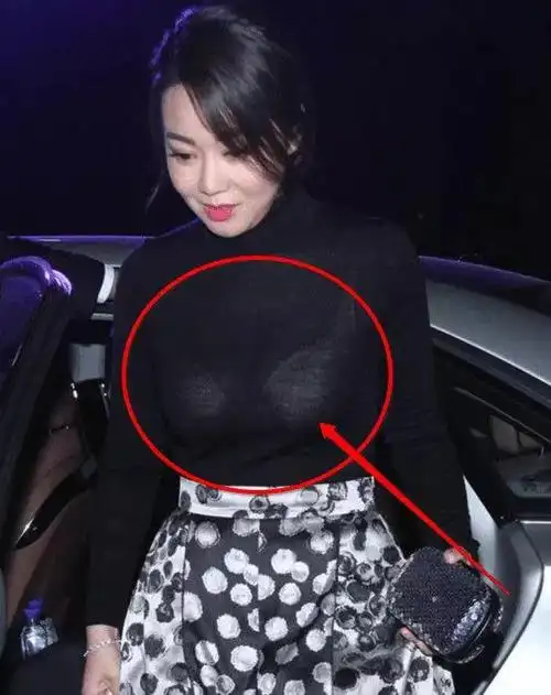 闫妮穿透视装,太透了那个啥都看到 网友:像发酵的馒头没人敢吃!