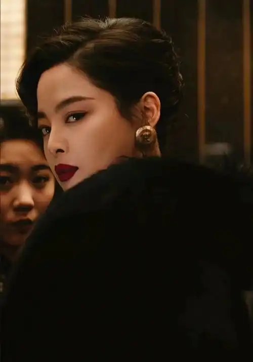 性格还可爱,作品和综艺全面开花,不管是花少5里"儿女双全的团欺"三姐