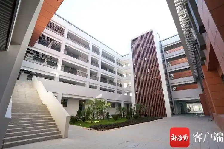 教学楼一角.记者 郑光平 摄