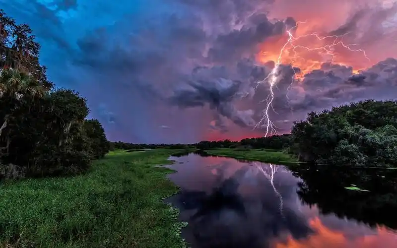 电脑壁纸 风景 自然界中难以拍到的闪电景观