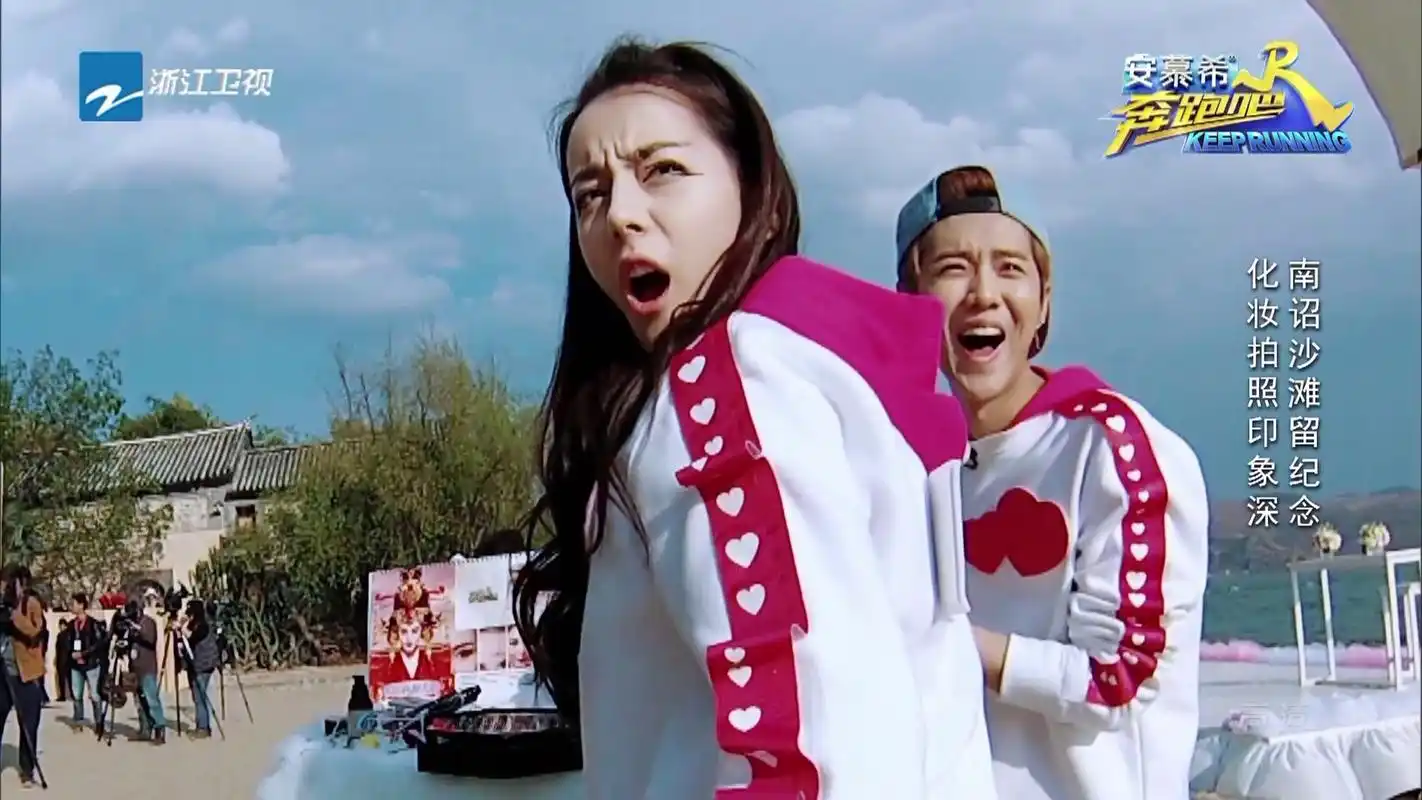 迪丽热巴如此放肆大笑还是前所未有这少女笑疯了