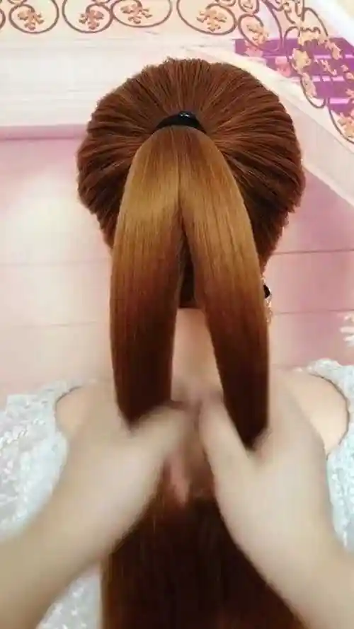 适合演出的一款气质丸子头美女们快来收藏发型改变一张脸