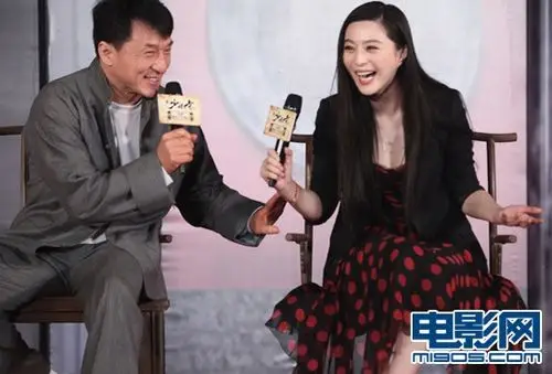 《新少林寺》曝预告片 成龙称愿让范冰冰做儿媳(4)_华语_电影网_1905.