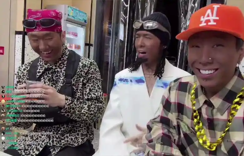 志龙 2024年5月19日晚上8点 三个黑蛋户外潲起,脸庞都