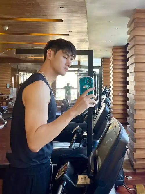 消失的腹肌慢慢找回