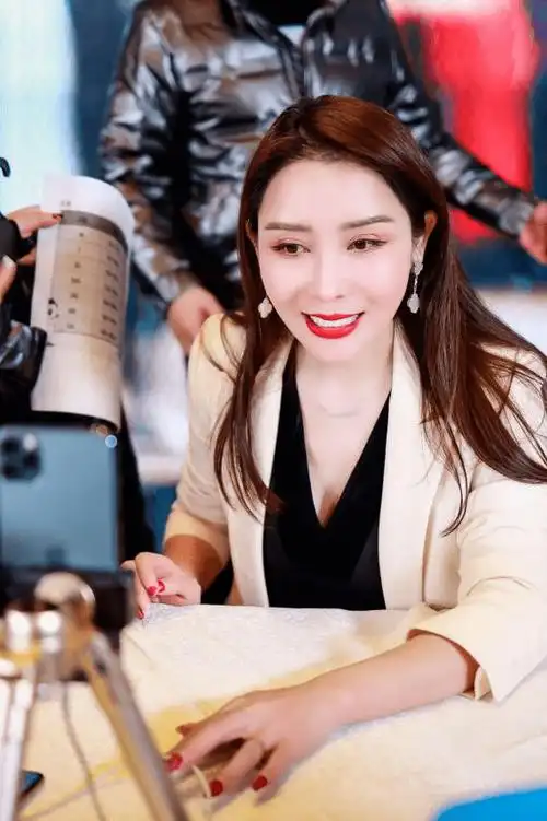 女性力量不断崛起贺冬冬的创业之路传奇又励志