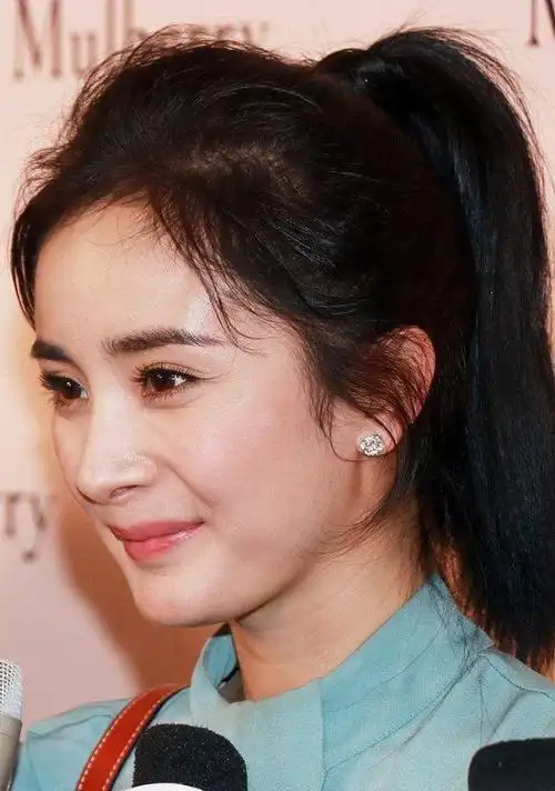 杨幂新剧发际线被吐槽"太靠下了", 真不知道怎么样才顺网友的心