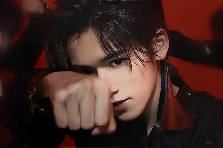 给大家推荐一些宋亚轩适合当壁纸的图片