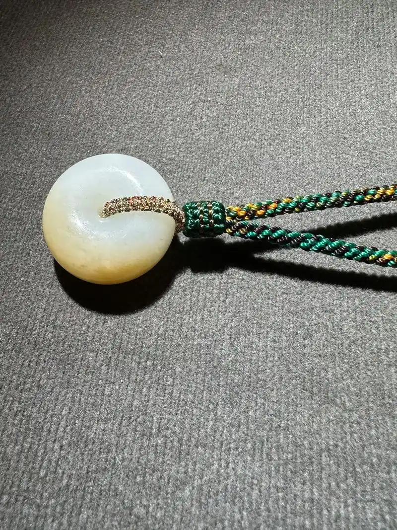 和田玉微糖面包平安扣.