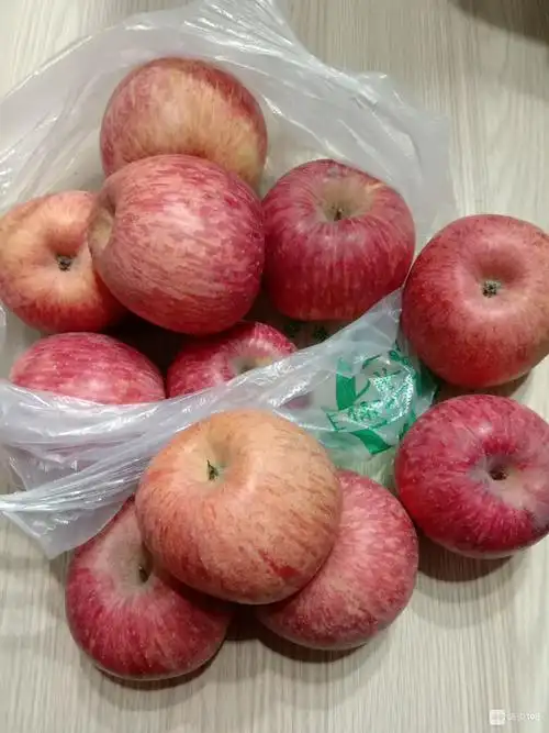 8一斤,不错,挺脆的,第一次用108买水果,兑换了12元红包,自己付了3.