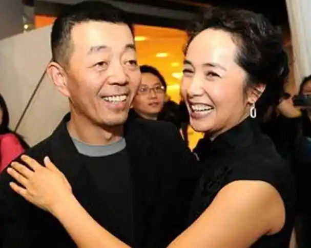 高溢价完全是明星效应,股东共有5个人:顾长卫,蒋雯丽,顾长宁,蒋文娟和