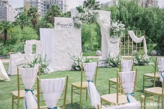 小清新户外草坪婚礼 | 纯粹自然的艺术气质,尤其温柔的爱意