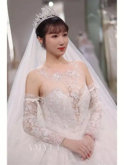 艾米丽婚纱试纱