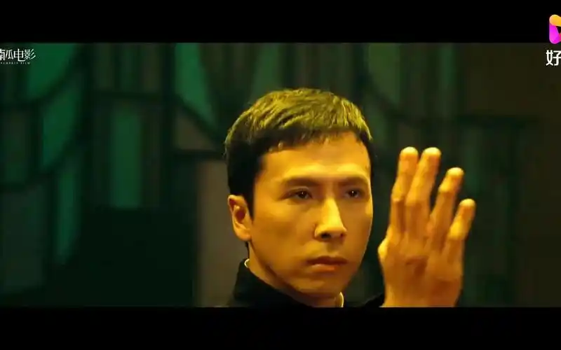 叶问2:龙卷风不愧是世界拳王,刚一开打,叶问就落入下风