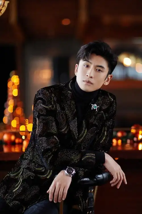 张云龙复古印花西装帅气写真图片29