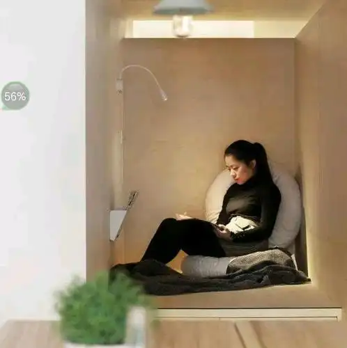 一个人宅在家里读书