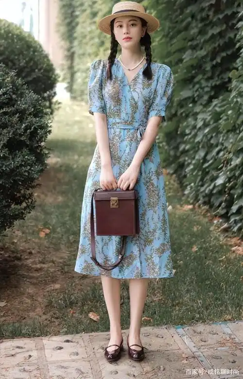 时尚圈的发展是很快的,潮流不断更迭,会发现有很多之前流行的单品再次