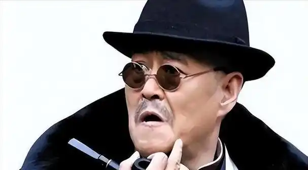 回顾赵本山辉煌时有多狂?怀中抱美人都不算,让黄圣依下跪才厉害