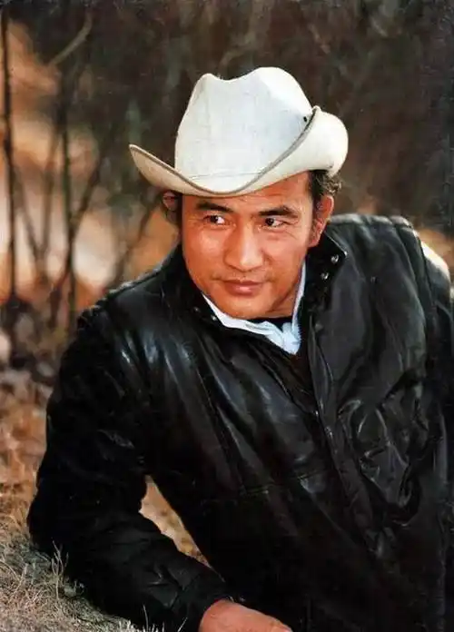 第4届中国电影金鸡奖最佳男主角奖,第7届大众电影百花奖最佳男演员奖