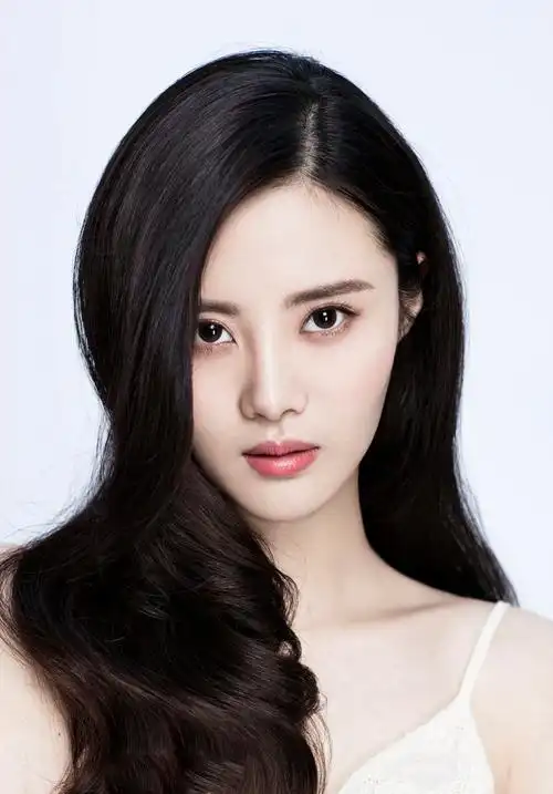 隋雨蒙成熟性感美妆写真大片