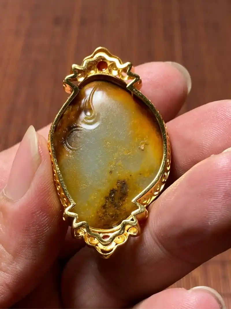 籽石源 新疆和田玉籽料黄沁皮虎财神包金手牌 独籽黄沁皮武财神赵公明