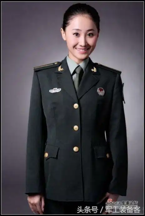 07式新军服最美女兵,靓丽女兵 军中之花 英姿飒爽 军威震撼!