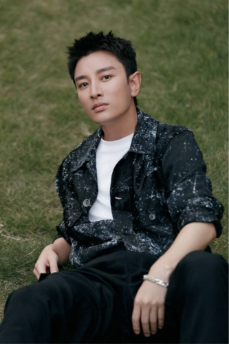 贾乃亮否认和王子文谈过恋爱,公开孩子后,为何一定要猜生父?