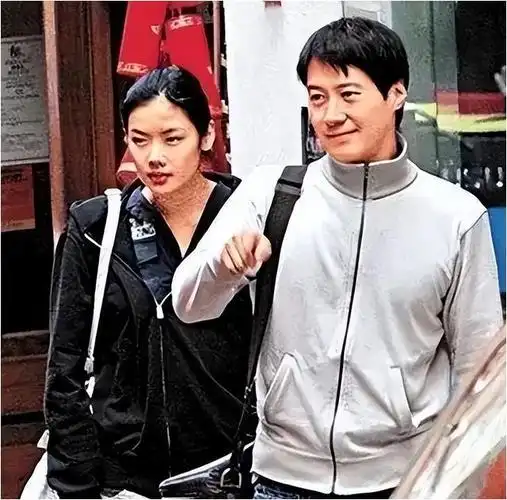 黎明离婚10年后娶了助理52岁才当爹前妻嫁伪富豪还债3千万