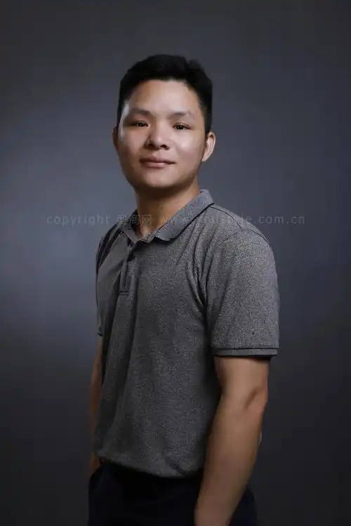 一组男青年的影棚人像摄影