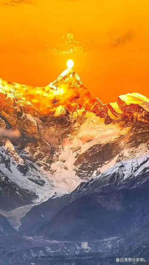 南迦巴瓦峰,曾在《中国国家地理》中被评为中国最美十大山峰第一名