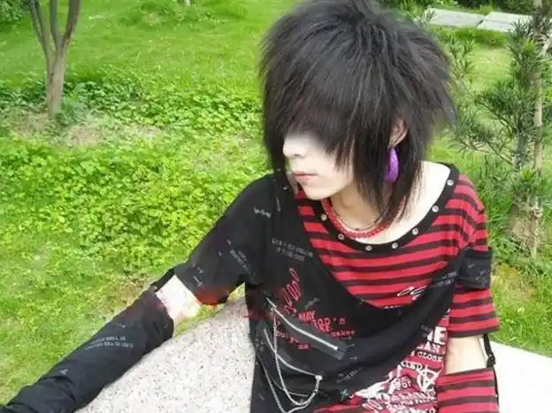 5位男星非主流造型:谢霆锋帅,周杰伦酷,最后一位是来搞笑的吗_头像