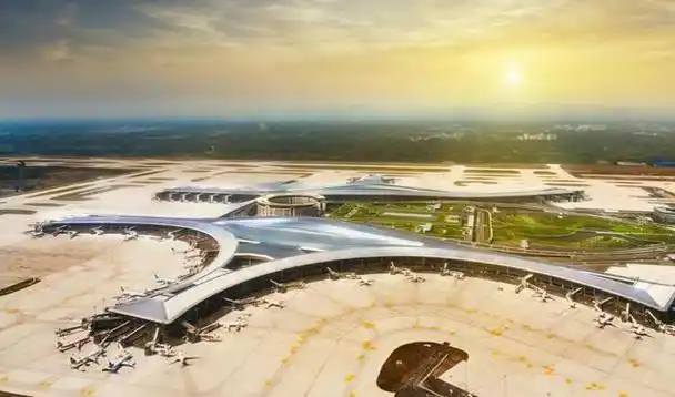 在一个偏远的角落,佛山沙堤机场矗立着,这座看似寒酸的新一线城市机场