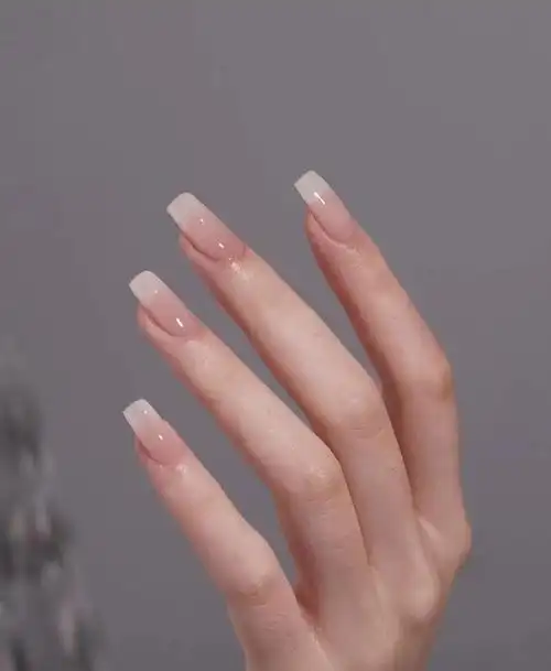 纯色显手白图片,超显手白的美甲颜色(一些显白又有点小心机的美甲款式