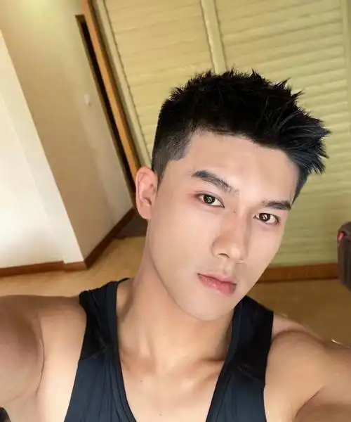 男生短发推荐清爽千净阳光帅气的的短发风格