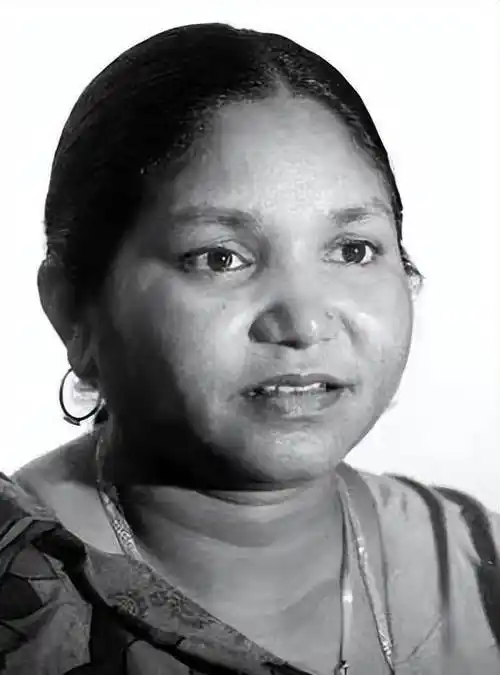 印度最狠的女人:11岁被性侵,18岁屠村复仇,当选议员后却遭枪杀