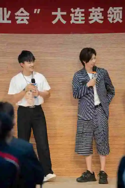 郑伟二哥来了怎么办全国上映憨憨二哥闯入重组家庭