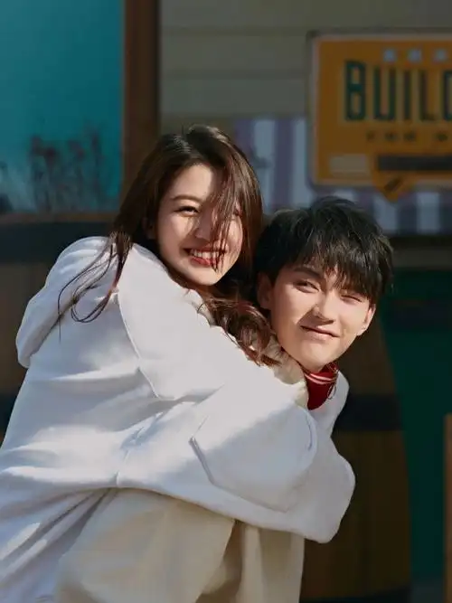 周翊然向涵之neufmode九号摩登