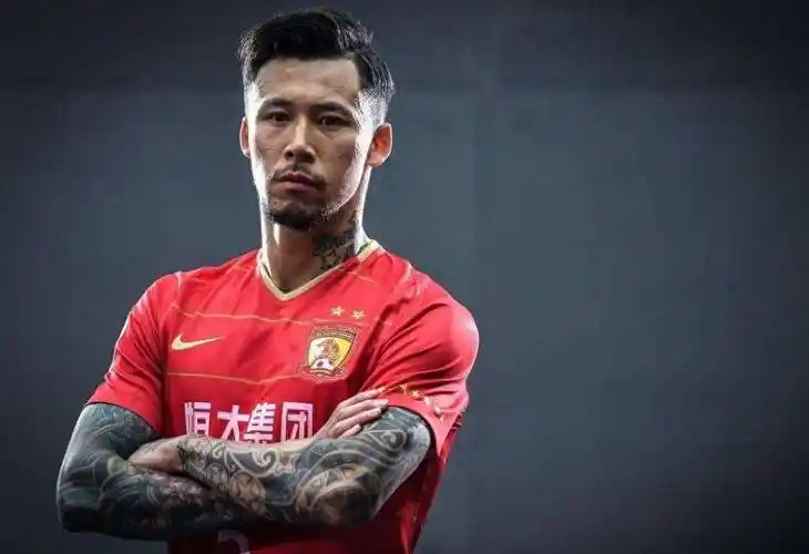 原创张琳芃自责或退出国家队球迷不买账职业生涯数据一塌糊涂