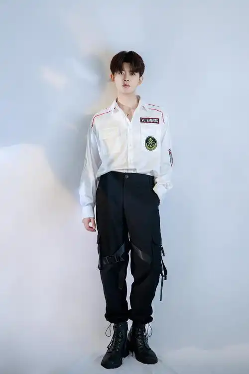 美男任国超神奇的下颌线