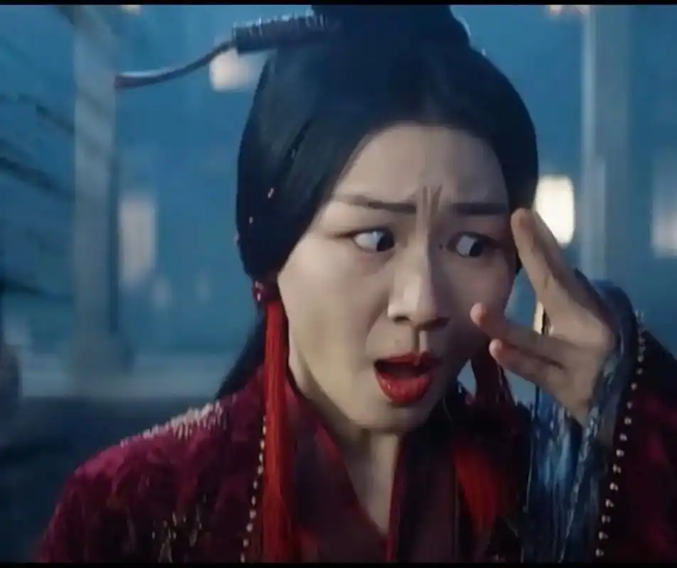 看,她一头利落短发,眼神迷离,给你一种什么错觉07#照片里的 - 抖音