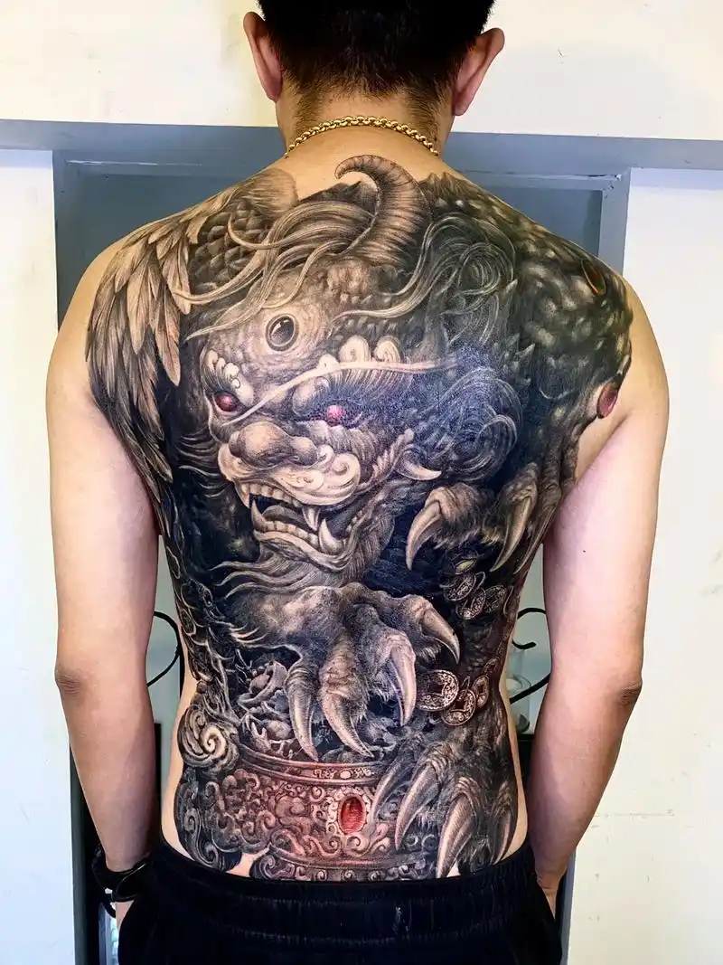 貔貅 #满背 #遮盖 大量脱皮中,以后再拍恢复好的照片 - 抖音