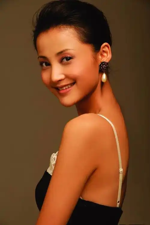 p>张歆艺,1981年5月29日出生于 a target="_blank" href="/item/四川