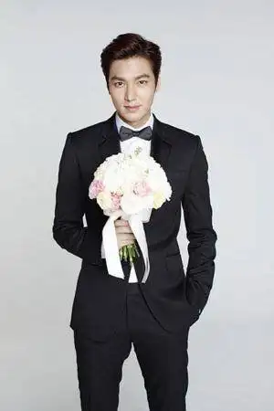 李敏镐:白衣长发文艺女男神们的理想另一半事实证明,男人未必都迷恋大