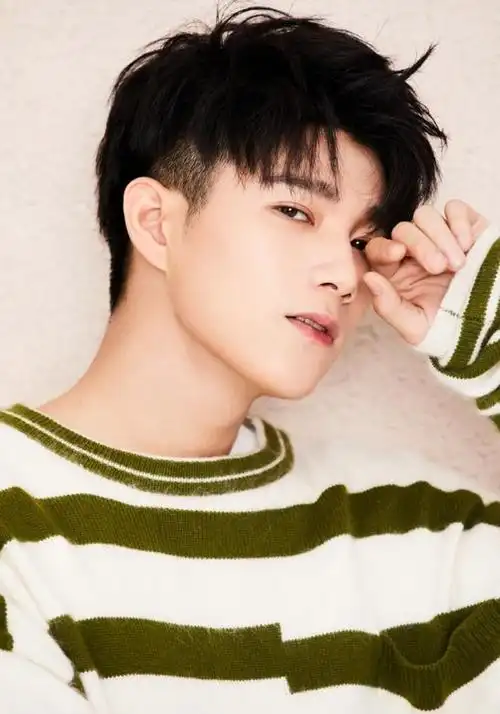 杨廷东帅气撩人时尚写真高清图片 _ 图片网