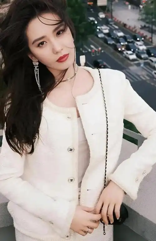 刘诗诗作为一位才华横溢的演员和模特