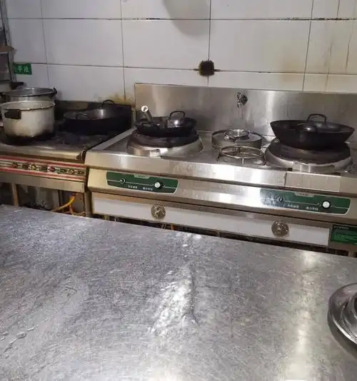 上榜理由:1,证照,健康证齐全,在经营场所醒目位置公示;2,厨房卫生整洁