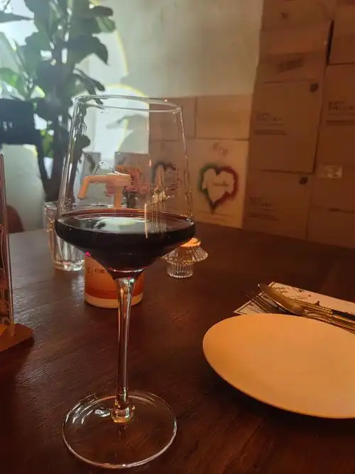 49相当划算
每个菜味道都不错 特别是鸡脚筋 牛肉#小吃红酒人间何求