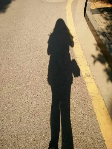 这是我宝贝一个人的影子.
