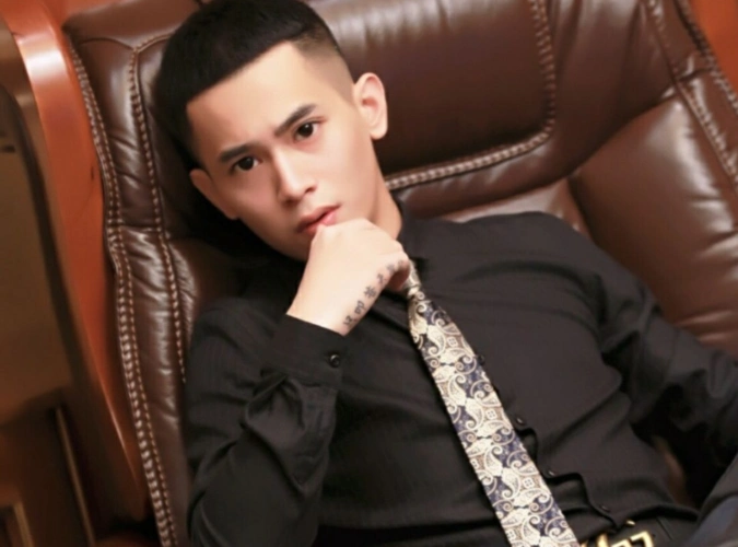 网红吴迪挑战三个月不停播,扬言"人气低于25万,自己扇嘴巴子"