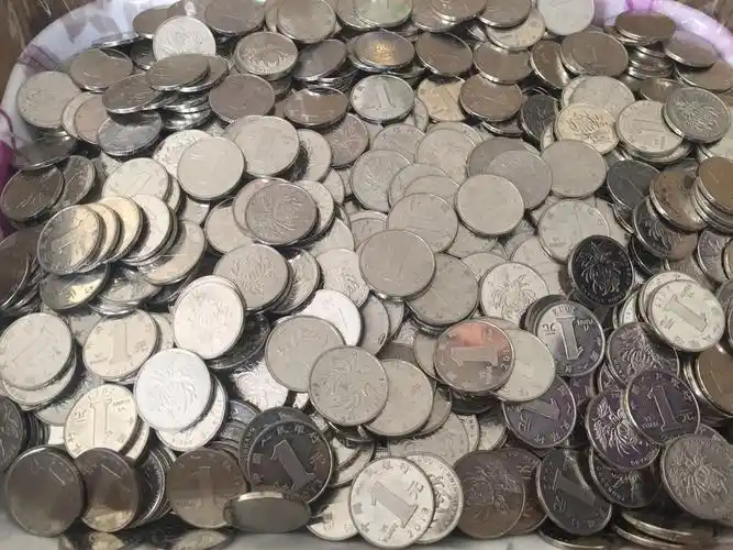 火遍全国的一箱免费硬币出现在松江街头!路过的人竟然是这样做的!